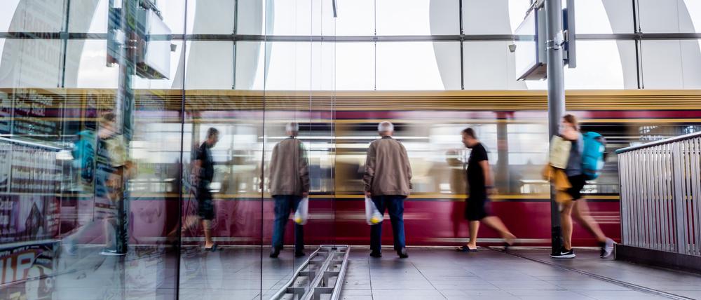 S-Bahn am Ostkreuz: Die neuen Wagen haben eine Klimaanlage, die älteren nicht.