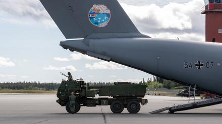 Mehrfachraketenwerfer Himars während Arctic Defender 2024. Die Luftwaffe hat bei der großen Militärübung Arctic Defender in Alaska erstmals mit dem US-Raketenwerfer Himars trainiert. 
