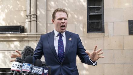 Nach dem Attentat: Andrew Giuliani wendet sich an die Presse. Er ist der Sohn von Rudy Giuliani, der Bürgermeister von New York City und persönlicher Anwalt Trumps war.