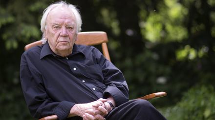 Gartenwärts. Der Schriftsteller Jürgen Becker in seiner Odenthaler Umgebung.