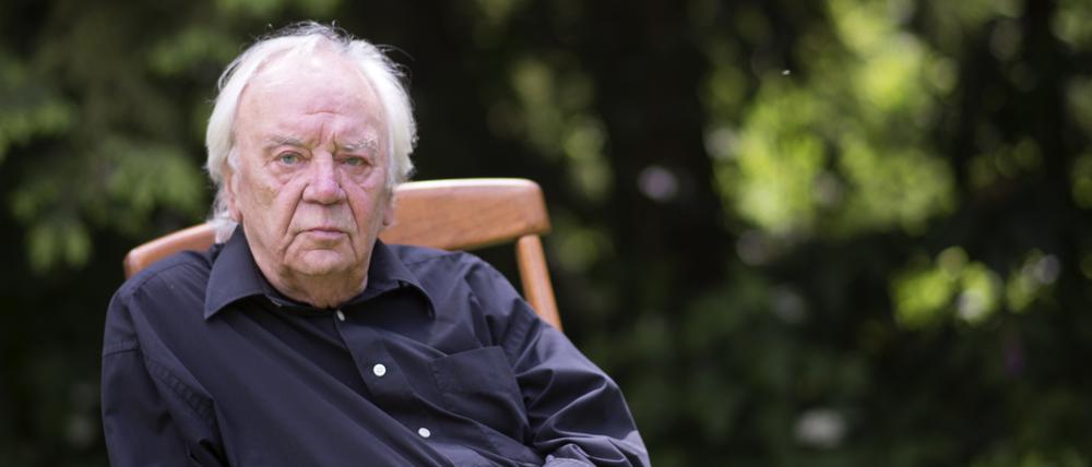 Gartenwärts. Der Schriftsteller Jürgen Becker in seiner Odenthaler Umgebung.