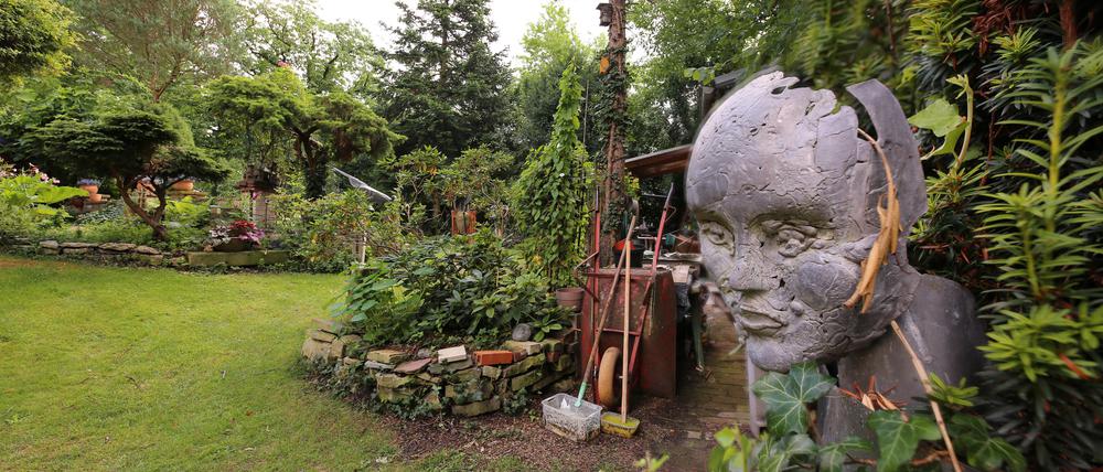 Potsdam, deine Gärten. PNN Sommerserie. Künstler Christian Heinze in der Berliner Vorstadt. Heinzes Garten ist ein Abbild seines Lebensweges: Skulpturen aus verschiedensten Schaffensphasen stehen hier in schönster Natur.