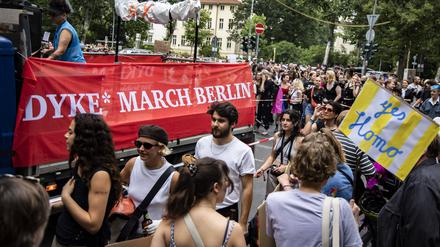 Der Lautsprecherwagen des Dyke*March Berlin.