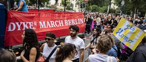 Der Lautsprecherwagen des Dyke*March Berlin.