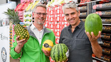 Fruchthof-Chef Nils Doerwald (l.) und Wochenmarktbetreiber Nikolaus Fink planen einen Weltrekordversuch.