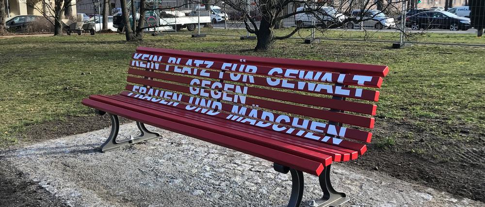 Panchina Rossa auf dem Grazer Platz in Friedenau. Foto: Sigrid Kneist