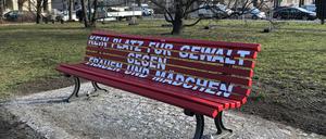 Panchina Rossa auf dem Grazer Platz in Friedenau. Foto: Sigrid Kneist 