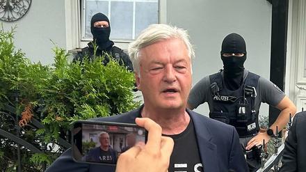 Die AfD spricht von einem Grundrechtsverstoß, die Zivilgesellschaft zeigt sich erleichtert und ein Rechtsextremismusforscher warnt vor „Solidarisierungseffekten“: Reaktionen zum Verbot des rechtsextremem „Compact“-Magazin. 