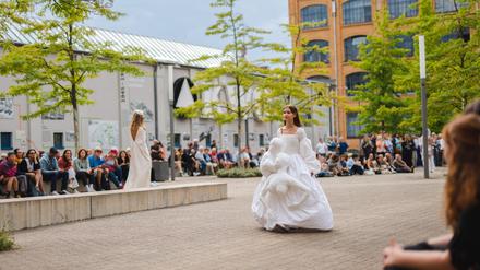 Ein Catwalk auf dem Boden der früheren Kabelwerke Oberspree (KWO), heute Sitz der Hochschule für Technik und Wirtschaft (HTW)