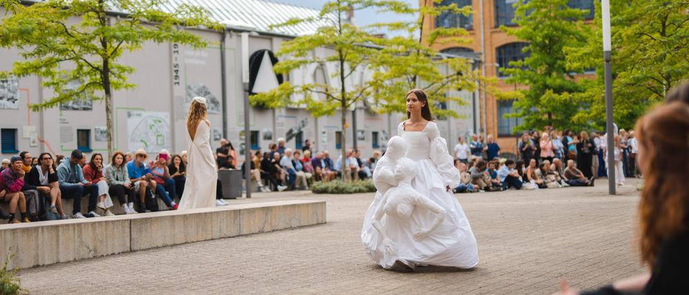 Ein Catwalk auf dem Boden der früheren Kabelwerke Oberspree (KWO), heute Sitz der Hochschule für Technik und Wirtschaft (HTW)