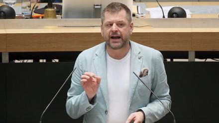 Werner Graf (Bündnis90/Grüne), spricht während der Plenarsitzung des Berliner Abgeordnetenhauses nach der Regierungserklärung der Regierenden Bürgermeisterin.