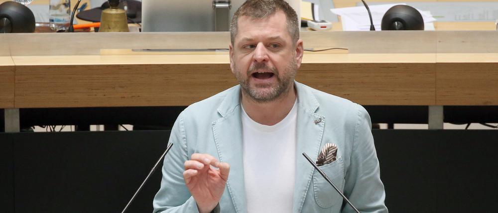 Werner Graf (Bündnis90/Grüne), spricht während der Plenarsitzung des Berliner Abgeordnetenhauses nach der Regierungserklärung der Regierenden Bürgermeisterin.