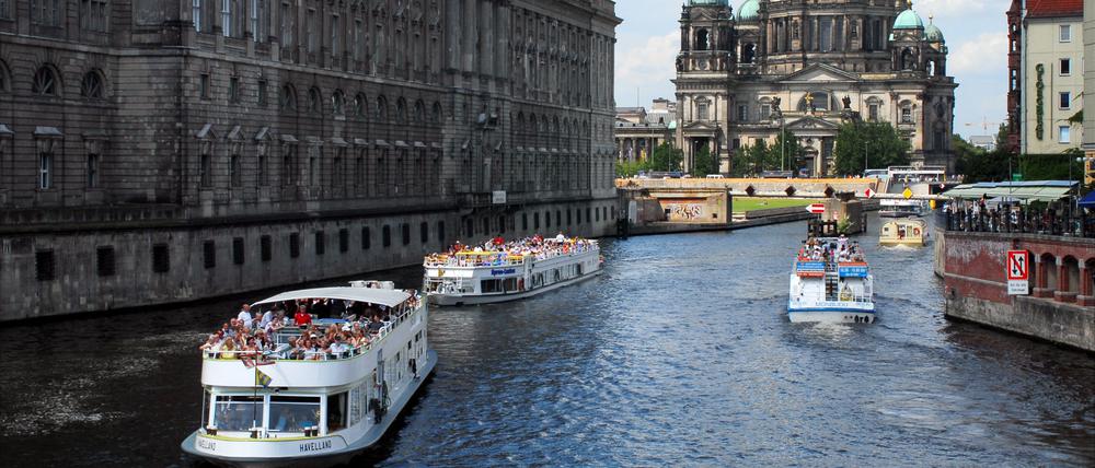 Auf der innerstädtischen Spree ist jede Menge Schiffsverkehr, doch der Wettbewerb der Reeder ist unfair.