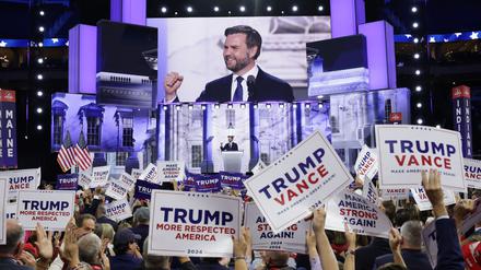 Der Republikanische Vize-Präsidentschaftskandidat J.D. Vance spricht am dritten Tage der Republican National Convention in Milwaukee.