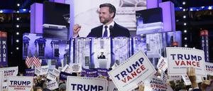 Der Republikanische Vize-Präsidentschaftskandidat J.D. Vance spricht am dritten Tage der Republican National Convention in Milwaukee.