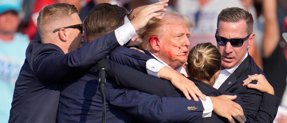 Donald Trump nach den Schüssen auf ihn.