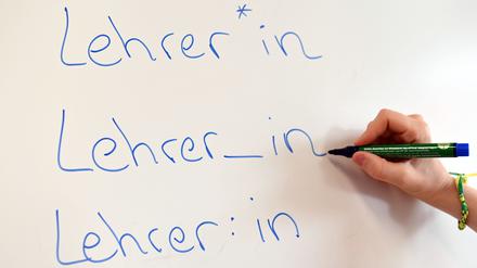Für manch eine:n ein Grund, einen Text gar nicht zu lasen: geschlechterinklusive Sprache. 