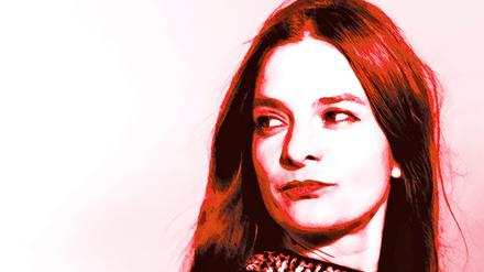 Hommage an Hannah Höch: die Musikerin und Performerin AnniKa von Trier. 