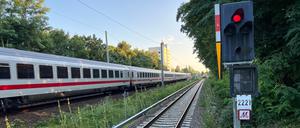 Die S25 wird in Lankwitz ab 2029 zweigleisig ausgebaut: Am 11. Juli 2024 informierte die Bahn über das Vorhaben. Der S-Bahnhof Lankwitz und vier Brücken sollen neu gebaut werden.© Boris Buchholz