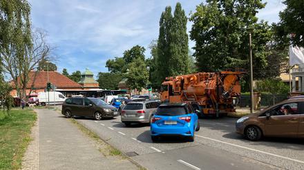 Ferien-Baustellen: Verkehrschaos in der Alleestraße/Am Neuen Garten am 18. Juli in Potsdam.