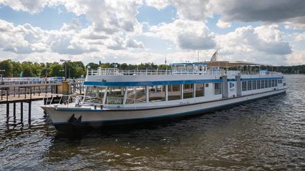 Das Passagierschiff „Wappen von Berlin“.