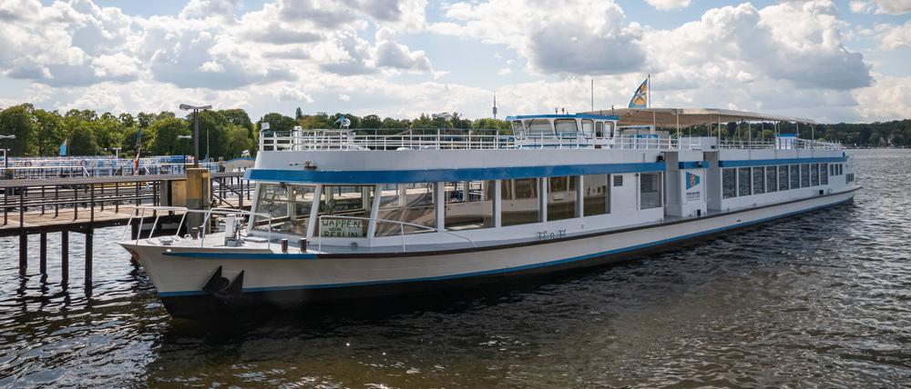 Das Passagierschiff „Wappen von Berlin“.