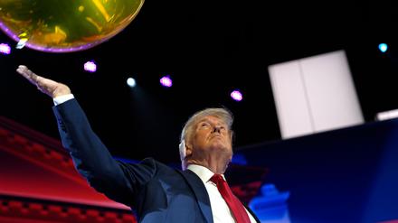 Der frühere US-Präsident Donald Trump und jetzige Präsidentschaftsbewerber beim Parteitag der Republikaner in Milwaukee.