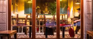 Geschlossenes Restaurant in Berlin: Die Gastronomie ist stark insolvenzgefährdet.