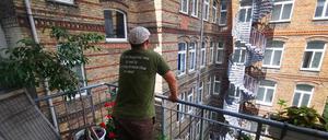 Auf einem Balkon im Hausprojekt „Scharni 29“