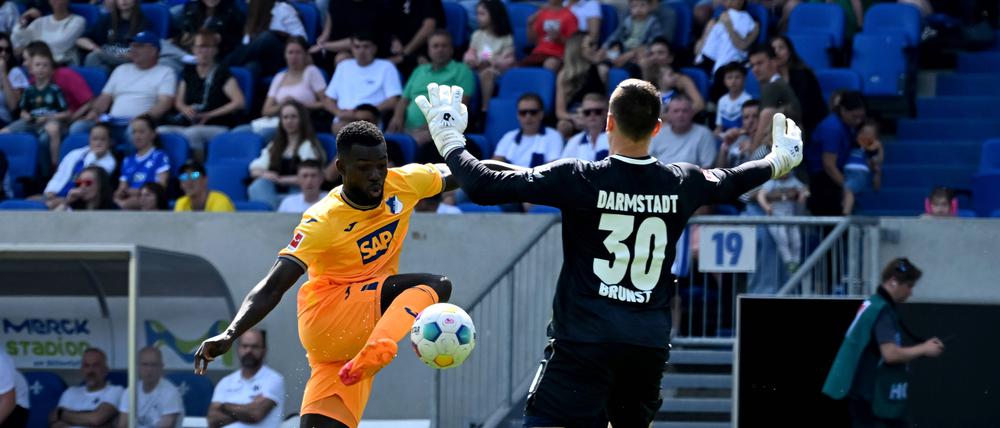 Hoffenheims Ihlas Bebou (li.) traf doppelt gegen Darmstadt.