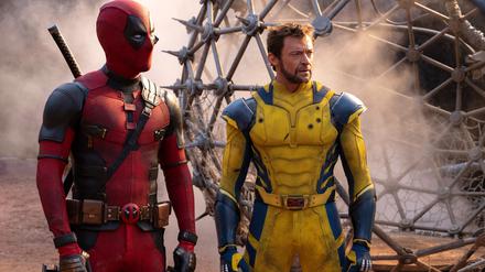 Ziemlich beste Freunde. Ryan Reynolds als Deadpool/Wade Wilson (in Rot) and Hugh Jackman as Wolverine/Logan „Deadpool & Wolverine“.
