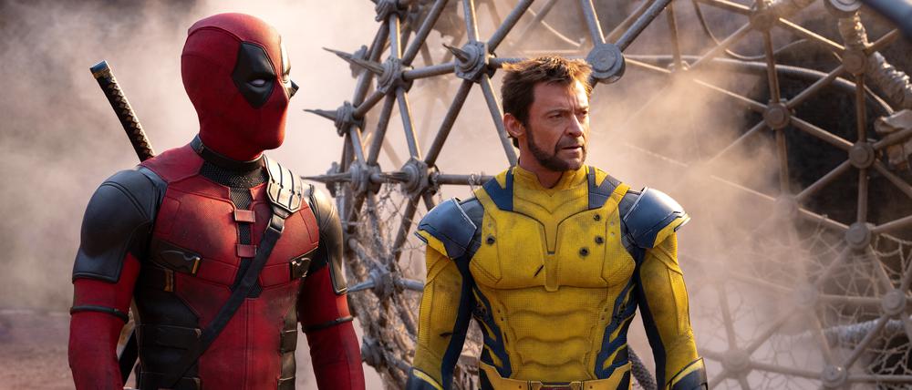 Ziemlich beste Freunde. Ryan Reynolds als Deadpool/Wade Wilson (in Rot) and Hugh Jackman as Wolverine/Logan „Deadpool & Wolverine“.