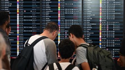 Ein globales IT-Problem sorgte 2024 dafür, dass auch am Hauptstadtflughafen Passagiere festsaßen. Der Bund will mit einem neuen Gesetz für mehr Sicherheit sorgen.