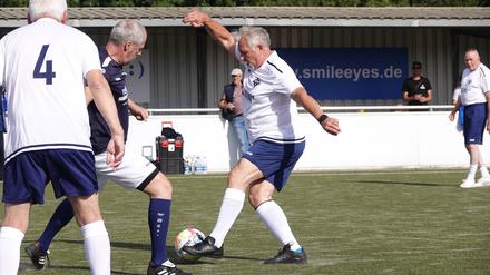Ein Walking Football Turnier in Bottrop in Nordrhein-Westfalen. Am Samstag findet ein Turnier des Gehfußballs auch in Berlin statt.