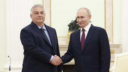 Ungarns Regierungschef Orban (l.) traf Kremlchef Putin zu einer „Friedensmission“. 