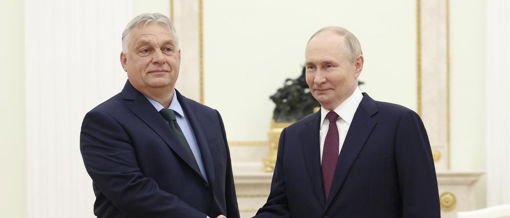 Die Hand drauf: Wladimir Putin, Präsident von Russland, und Viktor Orban, Ministerpräsident von Ungarn