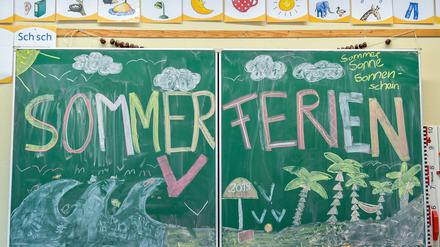 Endlich Sommerferien! Eine Tafel in einer Brandenburger Schule.