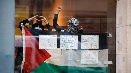 Demonstranten in der Humboldt Universität in Berlin.