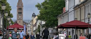 Potsdam, 05.06.2024, Lokales, Brandenburger Straße, Brandenburger Strasse, Menschen, Stadtbilder, Foto: Ottmar Winter PNN ACHTUNG: Foto ist ausschließlich für redaktionelle Berichterstattung der PNN und des TGSP! Eine kommerzielle Nutzung, z.B. Werbung, ist ausgeschlossen. Die Weitergabe an nicht autorisierte Dritte, insbesondere eine weitergehende Vermarktung über Bilddatenbanken, ist unzulässig.