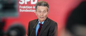 Rolf Mützenich ist jahrzehntelang für Abrüstung eingetreten. (Archivbild)
