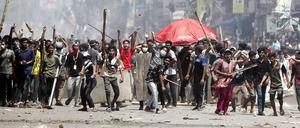 Demonstranten in Bangladesch wollen Leistung statt Quoten.