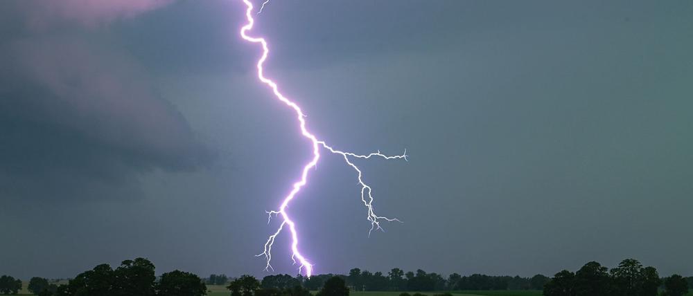 Nach heißen Sommertagen drohen in Teilen Deutschlands wieder Gewitter und Starkregen. (Symbolbild)