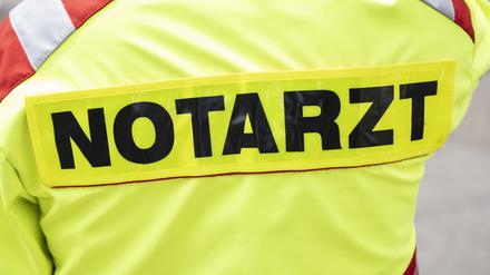 Ein Notarzt der Feuerwehr (Symbolfoto).