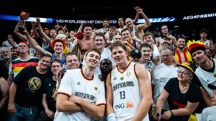 Heimatbesuch. Franz (links) und Moritz Wagner ließen sich von den Berliner Fans feiern.