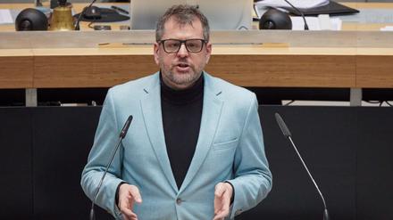 ARCHIV - 18.01.2024, Berlin: Werner Graf (Bündnis90/Die Grünen) spricht bei einer Plenarsitzung im Berliner Abgeordnetenhaus (zu dpa: «Grünen-Fraktionschef: Müssen den Menschen Hoffnung geben») Foto: Jörg Carstensen/dpa +++ dpa-Bildfunk +++