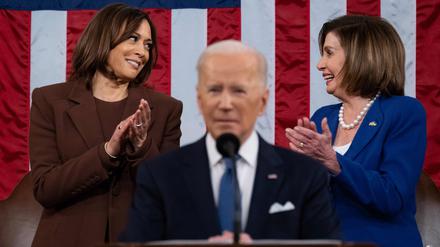 (FILES) US Vice President Kamala Harris (L) and US House Speaker Nancy Pelosi (D-CA) applaud as US President Joe Biden delivers his first State of the Union address at the US Capitol in Washington, DC, on March 1, 2022. US President Joe Biden announced July 21, 2024 that he is dropping out of his reelection battle with Donald Trump, in a historic move that plunges the already turbulent 2024 White House race into uncharted territory. (Photo by SAUL LOEB / POOL / AFP)
