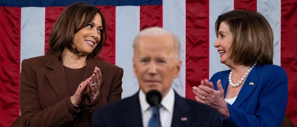(FILES) US Vice President Kamala Harris (L) and US House Speaker Nancy Pelosi (D-CA) applaud as US President Joe Biden delivers his first State of the Union address at the US Capitol in Washington, DC, on March 1, 2022. US President Joe Biden announced July 21, 2024 that he is dropping out of his reelection battle with Donald Trump, in a historic move that plunges the already turbulent 2024 White House race into uncharted territory. (Photo by SAUL LOEB / POOL / AFP)