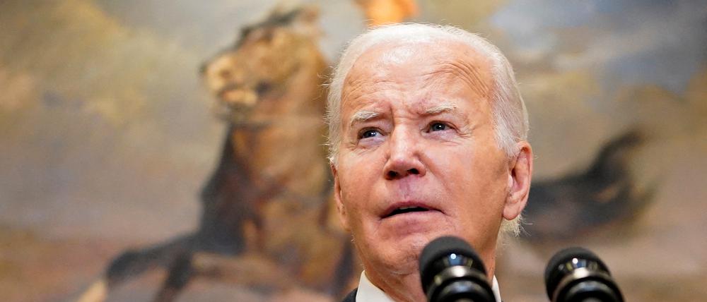 FILE PHOTO: U.S. President Joe Biden delivers a statement a day after Republican challenger Donald Trump was shot at a campaign rally, during brief remarks at the White House in Washington, U.S., July 14, 2024. REUTERS/Nathan Howard/File Photo