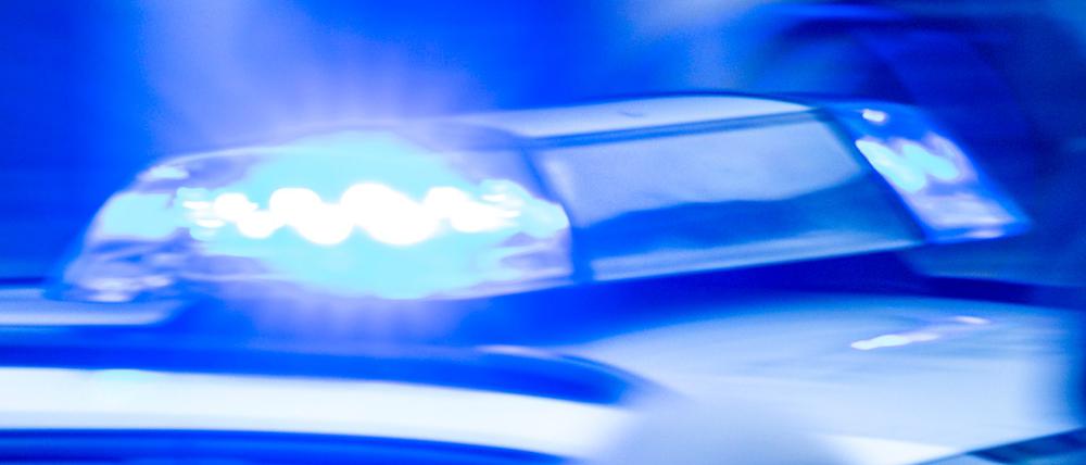 Blaulicht auf einem Polizeiwagen. (Symbolbild)