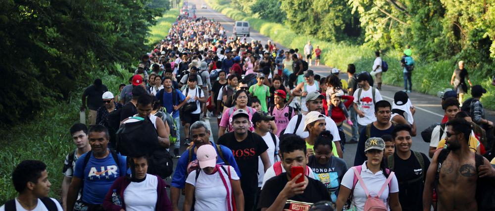 Migranten verschiedener Nationalitäten starten im Süden Mexikos einen Marsch Richtung US-Grenze.